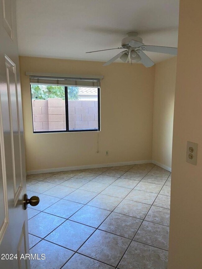3509 E Dry Creek Rd Phoenix, AZ 85044 photo 2