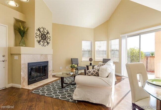 12057 Calle De Montana El Cajon, CA 92019 photo 3