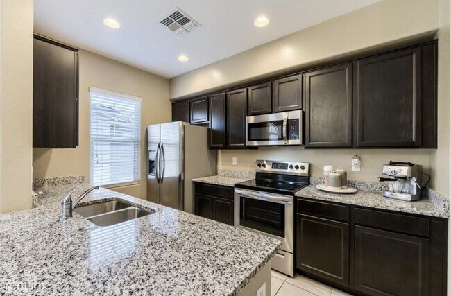 240 W Juniper Ave Gilbert, AZ 85234 photo 2