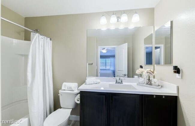 240 W Juniper Ave Gilbert, AZ 85234 photo 3