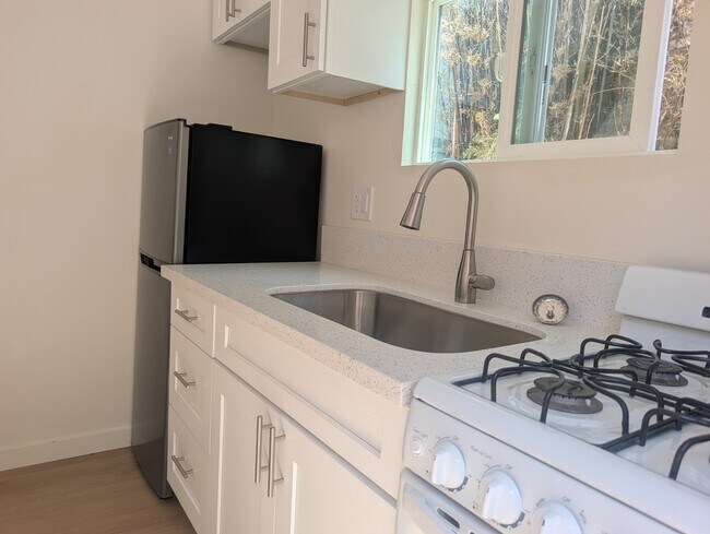 2713 Clovis St photo 2