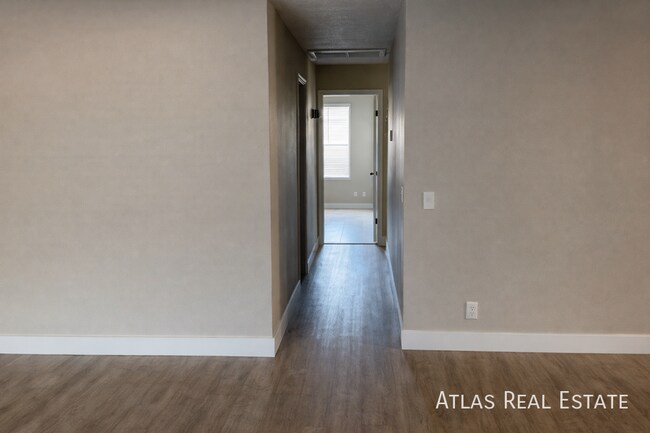528 W La Jolla Dr Tempe, AZ 85282 photo 4