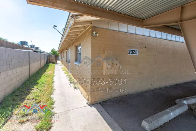 2028 N 26th Pl Phoenix, AZ 85008 photo 2