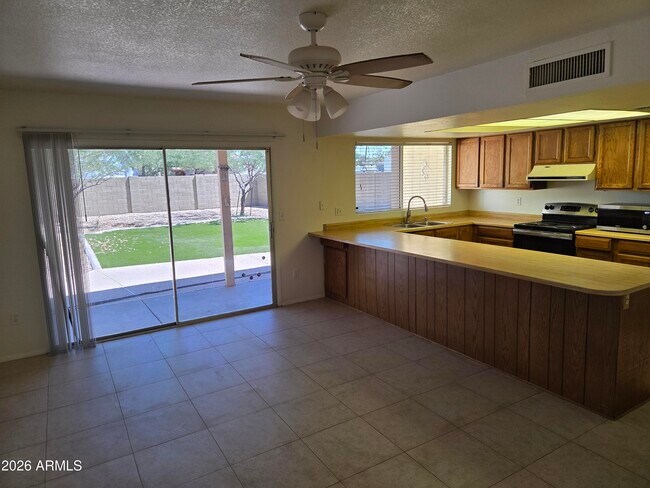 3746 W Surrey Ave Phoenix, AZ 85029 photo 4