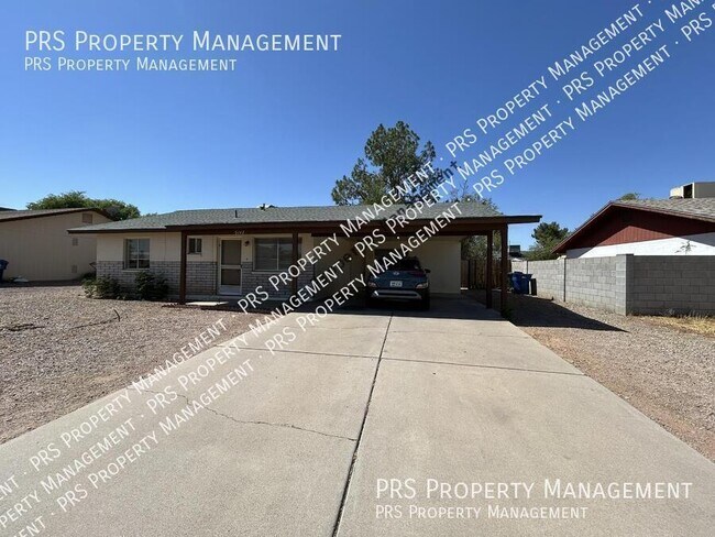 3147 E Edgewood Ave photo 2