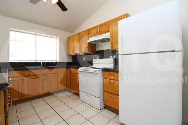 3121 N 69th Dr Phoenix, AZ 85033 photo 4