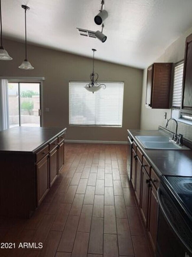6809 W Puget Ave Peoria, AZ 85345 photo 4