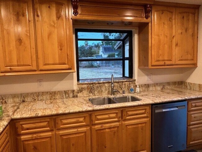 23546 Oriente Way Ramona, CA 92065 photo 2