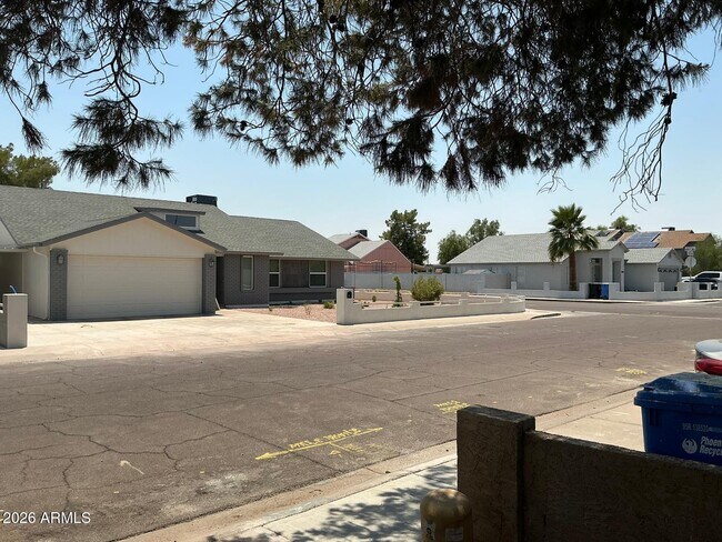 8837 W Highland Ave Phoenix, AZ 85037 photo 2