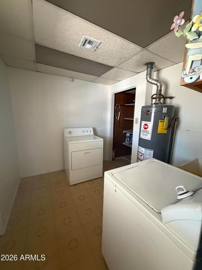 8619 N 30th Dr Phoenix, AZ 85051 photo 3