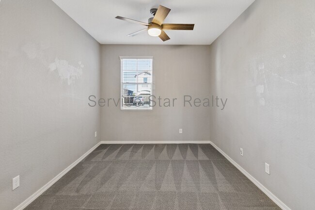 731 Gary Ln Phoenix, AZ 85042 photo 5