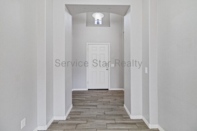 731 Gary Ln Phoenix, AZ 85042 photo 4