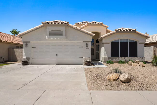 7936 W Taro Ln photo 2