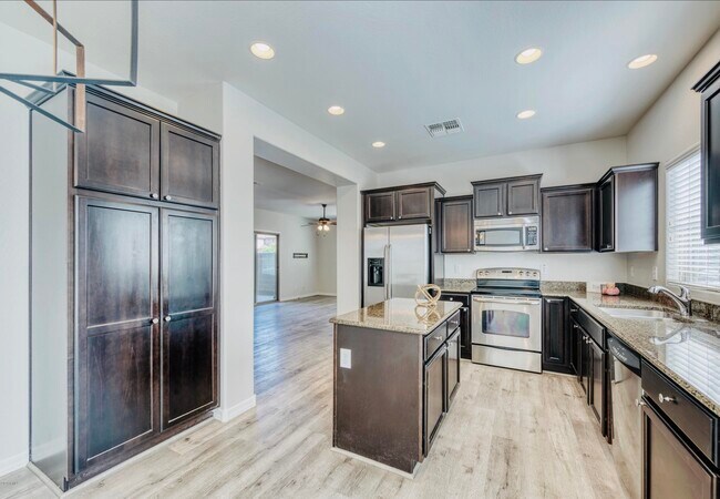 21130 N 36th Pl Phoenix, AZ 85050 photo 4