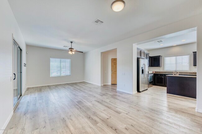 21130 N 36th Pl Phoenix, AZ 85050 photo 3