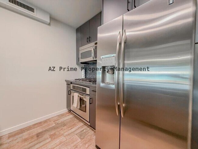 7137 E Rancho Vista Dr Scottsdale, AZ 85251 photo 5