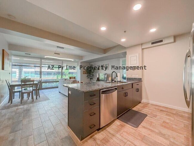 7137 E Rancho Vista Dr Scottsdale, AZ 85251 photo 3