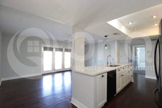 3918 S Willow Dr Tempe, AZ 85282 photo 2
