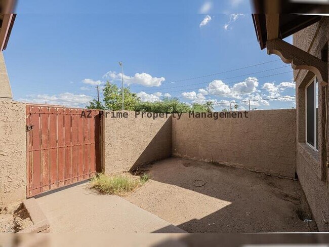 5041 N 39th Dr Phoenix, AZ 85019 photo 4
