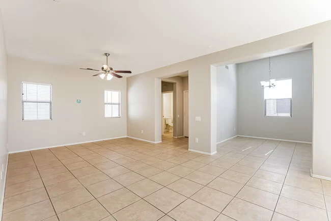 8423 W Vernon Ave Phoenix, AZ 85037 photo 4