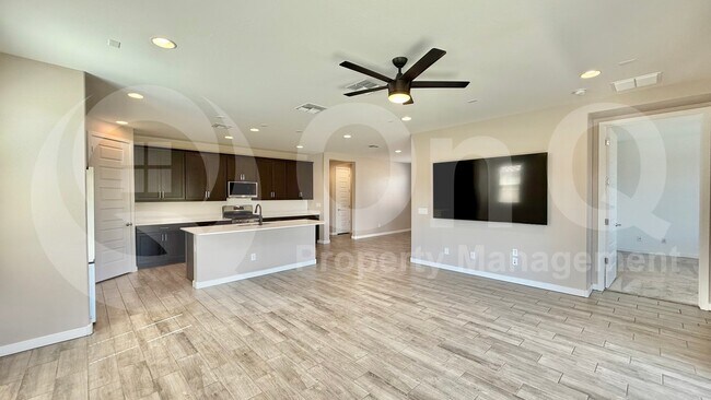 2323 W Grenadine Rd Phoenix, AZ 85041 photo 5