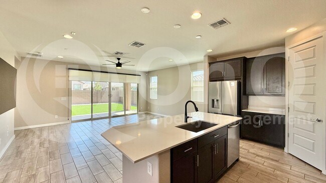 2323 W Grenadine Rd Phoenix, AZ 85041 photo 3