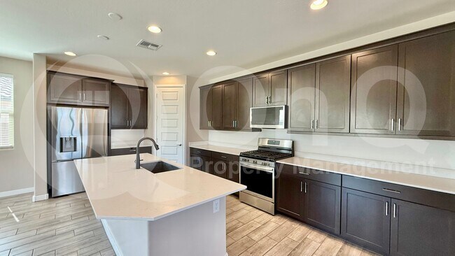 2323 W Grenadine Rd Phoenix, AZ 85041 photo 2