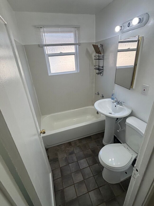 967 88th Ave Oakland, CA 94621 photo 3