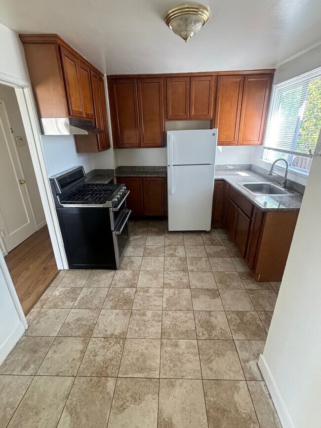 967 88th Ave Oakland, CA 94621 photo 2