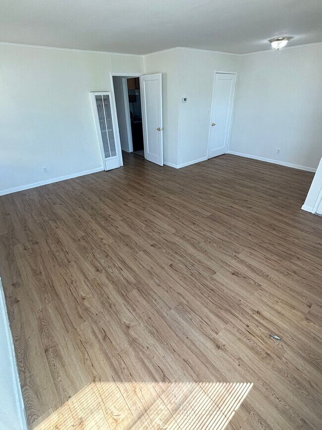 967 88th Ave Oakland, CA 94621 photo 4