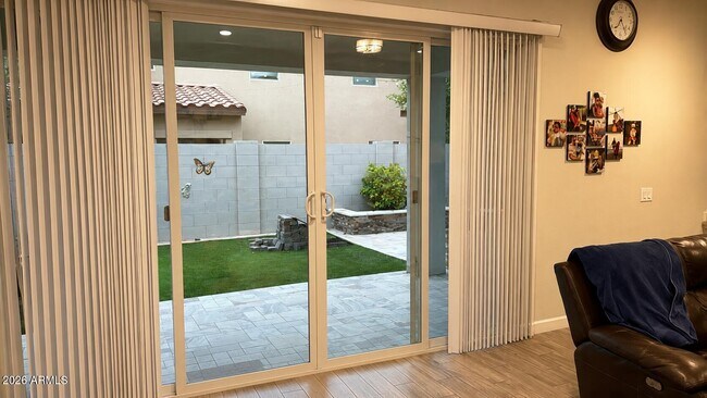 6523 E Bluefield Ave Phoenix, AZ 85054 photo 2