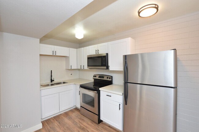 6040 N 21st Ave Phoenix, AZ 85015 photo 3