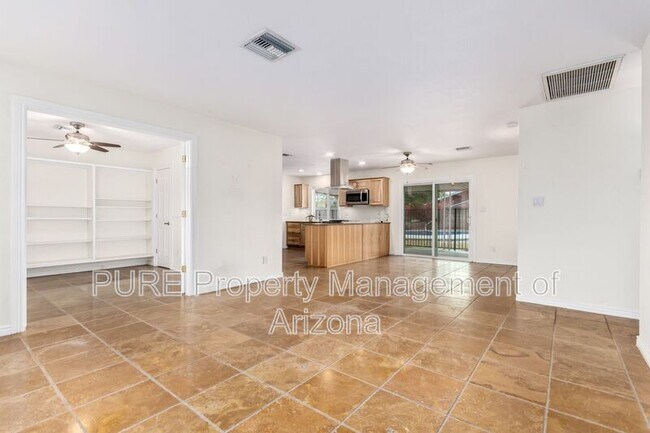 3839 E Shangri La Rd Phoenix, AZ 85028 photo 3