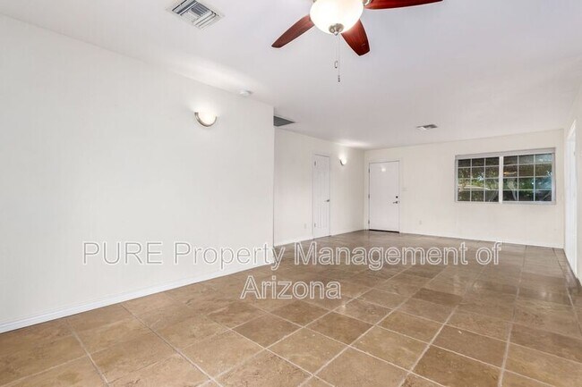 3839 E Shangri La Rd Phoenix, AZ 85028 photo 2
