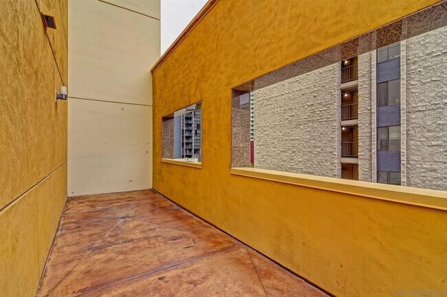 801 Ash St San Diego, CA 92101 photo 5