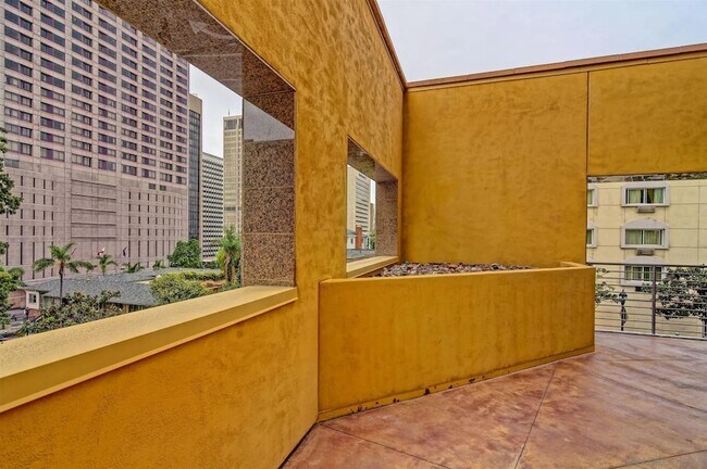 801 Ash St San Diego, CA 92101 photo 4