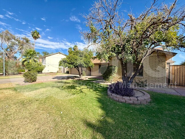 4615 W Bluefield Ave Glendale, AZ 85308 photo 2
