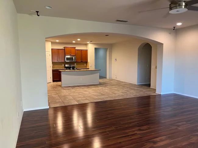 1019 W Spur Dr Phoenix, AZ 85085 photo 4