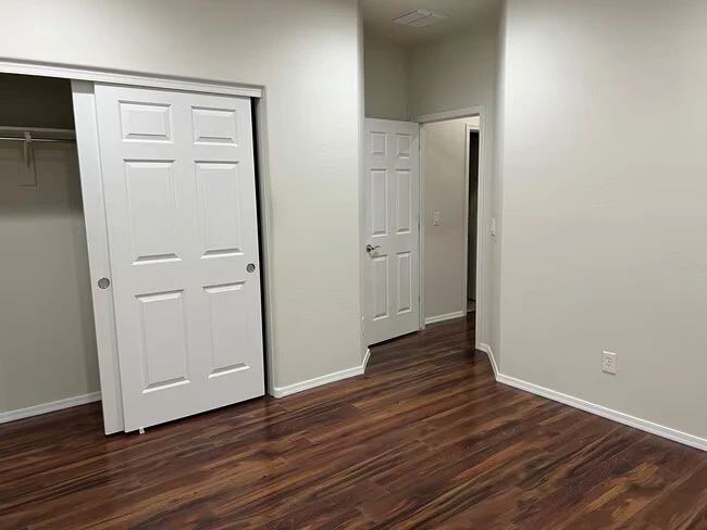 1019 W Spur Dr Phoenix, AZ 85085 photo 2