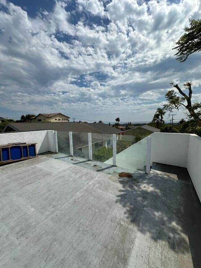 2443 Fire Mountain Dr Oceanside, CA 92054