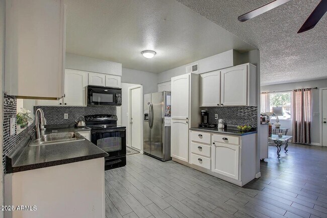 2755 East Michigan Ave Phoenix, AZ 85032 photo 4