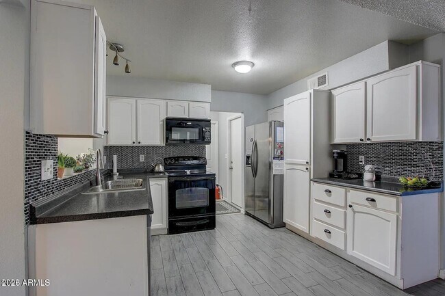 2755 East Michigan Ave Phoenix, AZ 85032 photo 3