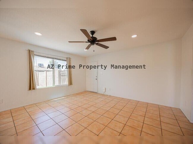 2145 S Dorsey Ln Tempe, AZ 85282 photo 4