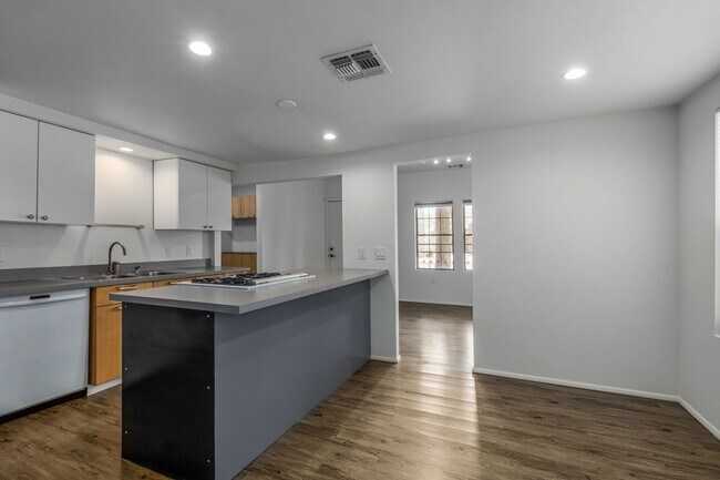 1030 E Polk St Phoenix, AZ 85006 photo 3