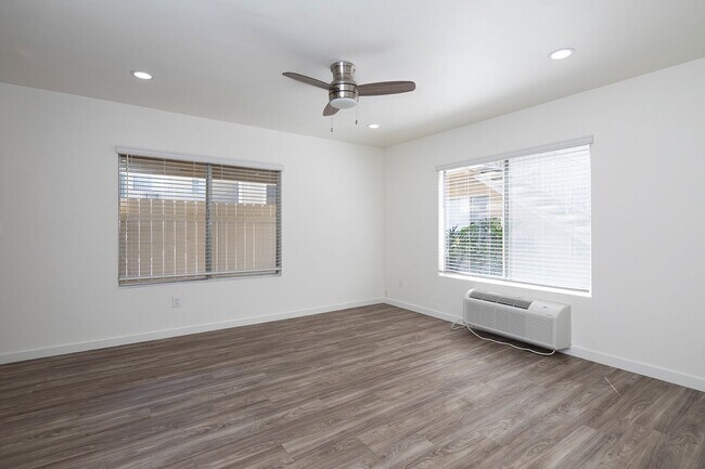 Four Winds Apartments photo 3