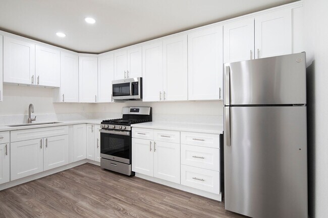 Four Winds Apartments photo 4