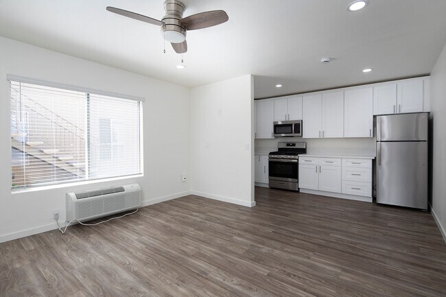 Four Winds Apartments photo 2