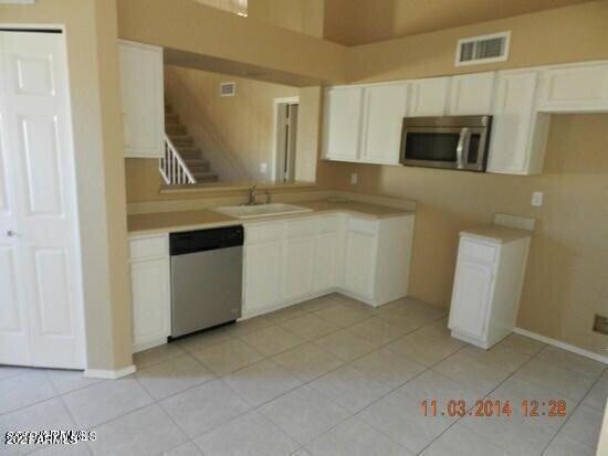 1440 E Renee Dr photo 4
