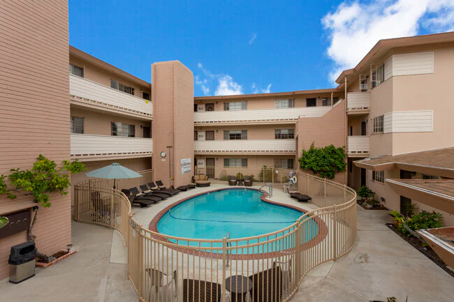 Emerald Manor Apartments