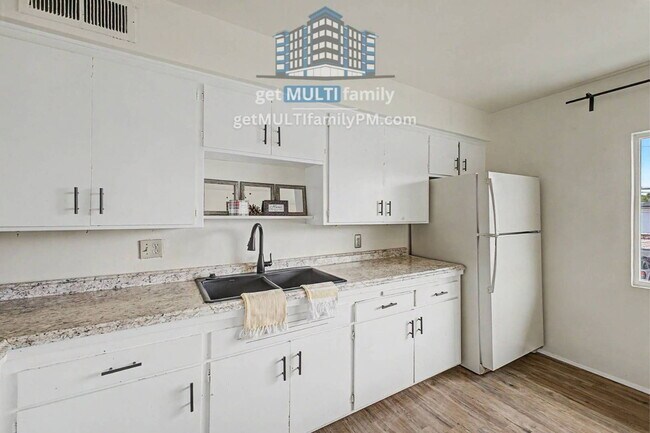 4325 N 26th St Phoenix, AZ 85016 photo 2